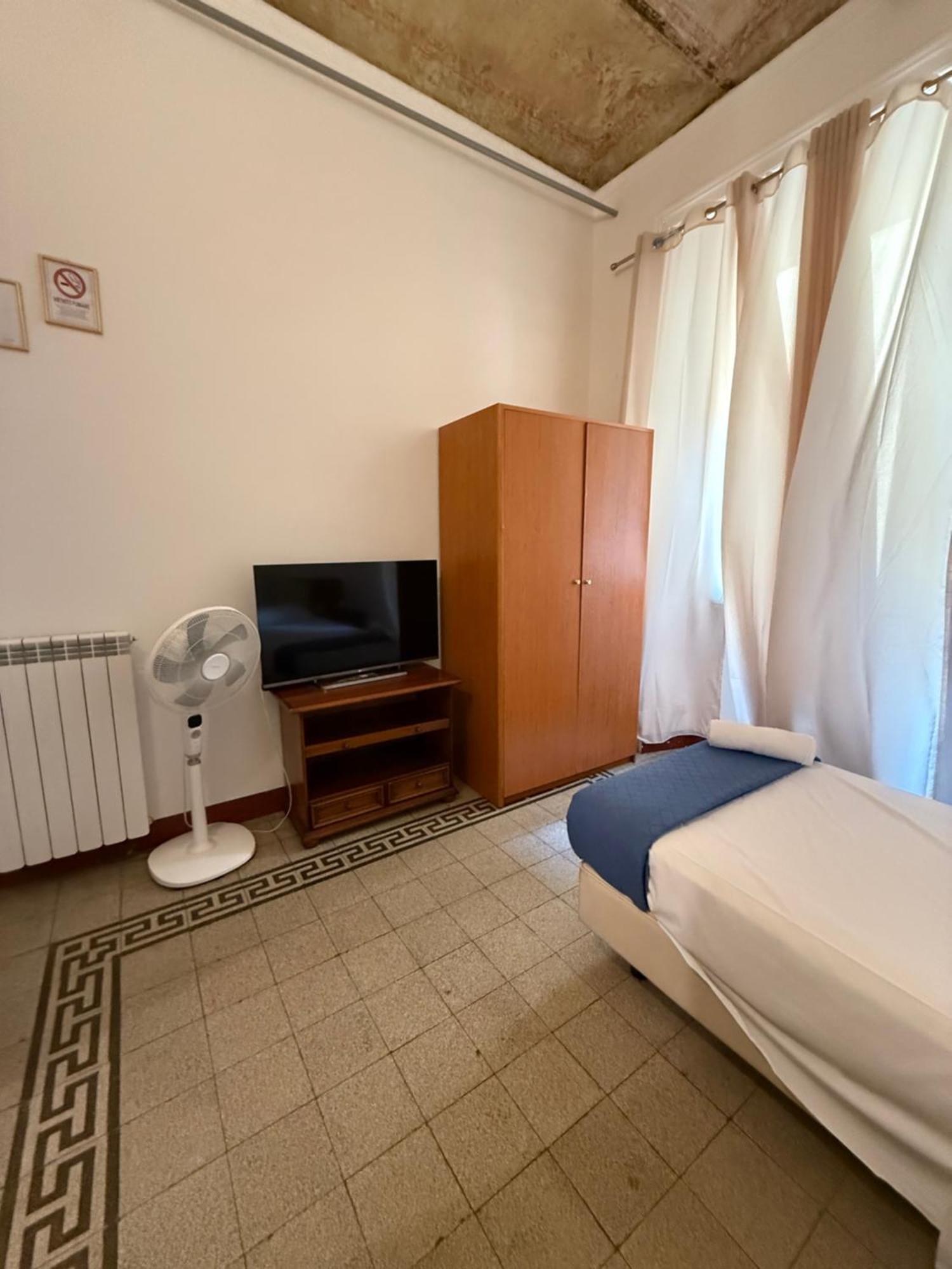 Habitación Individual Estándar con baño compartido
